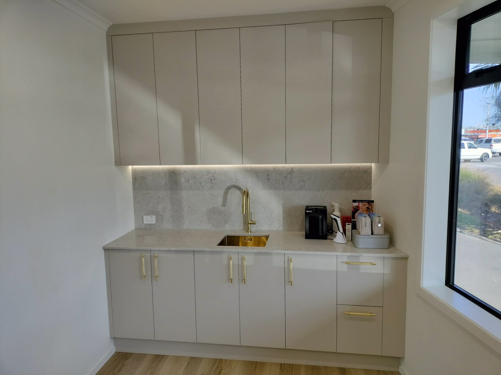 Kitchenette with brushed-gold fittings