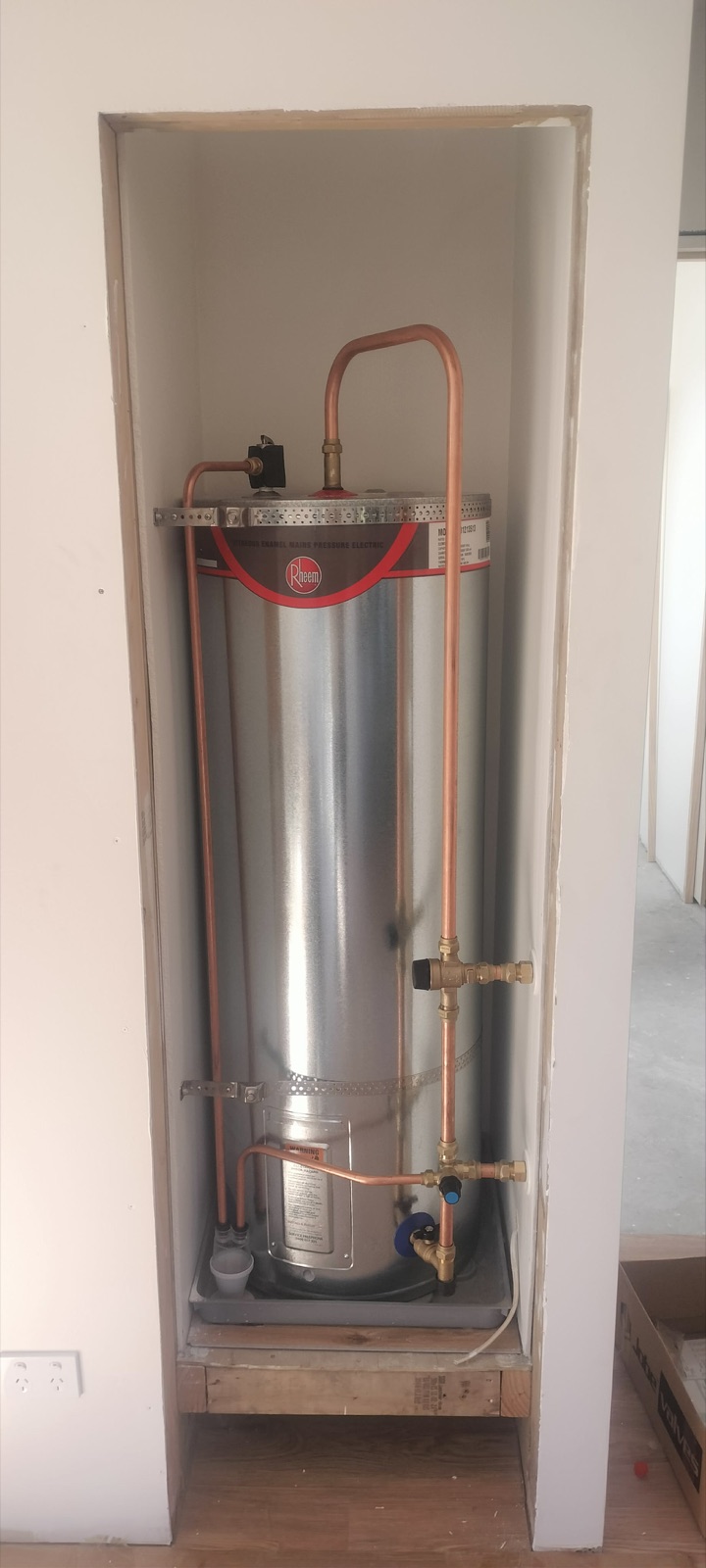 Rheem mains-pressure cylinder